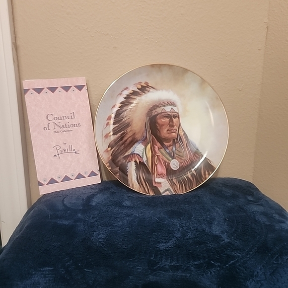 Decorative Plate with Native American Chief Design - Picture 1 of 3